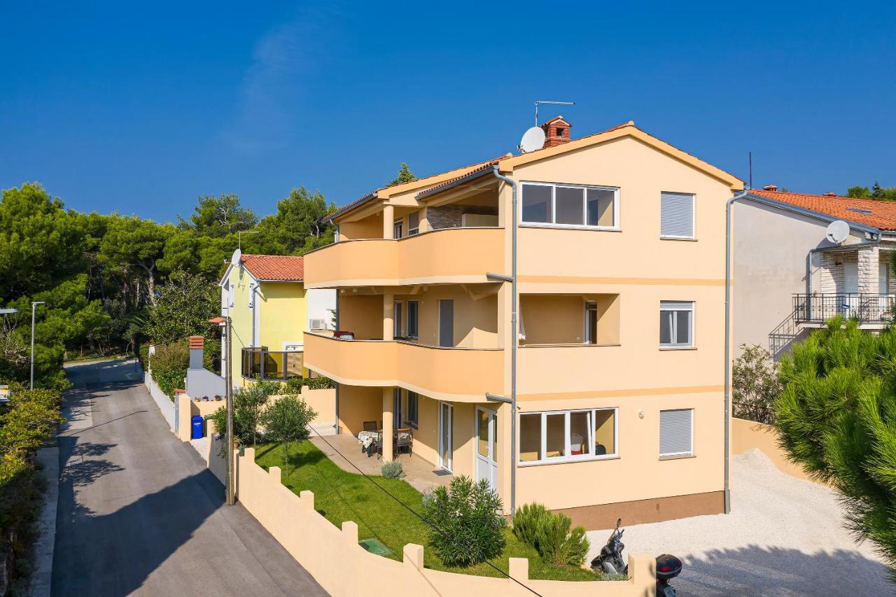 Apartments Valentina Premantura Exterior foto